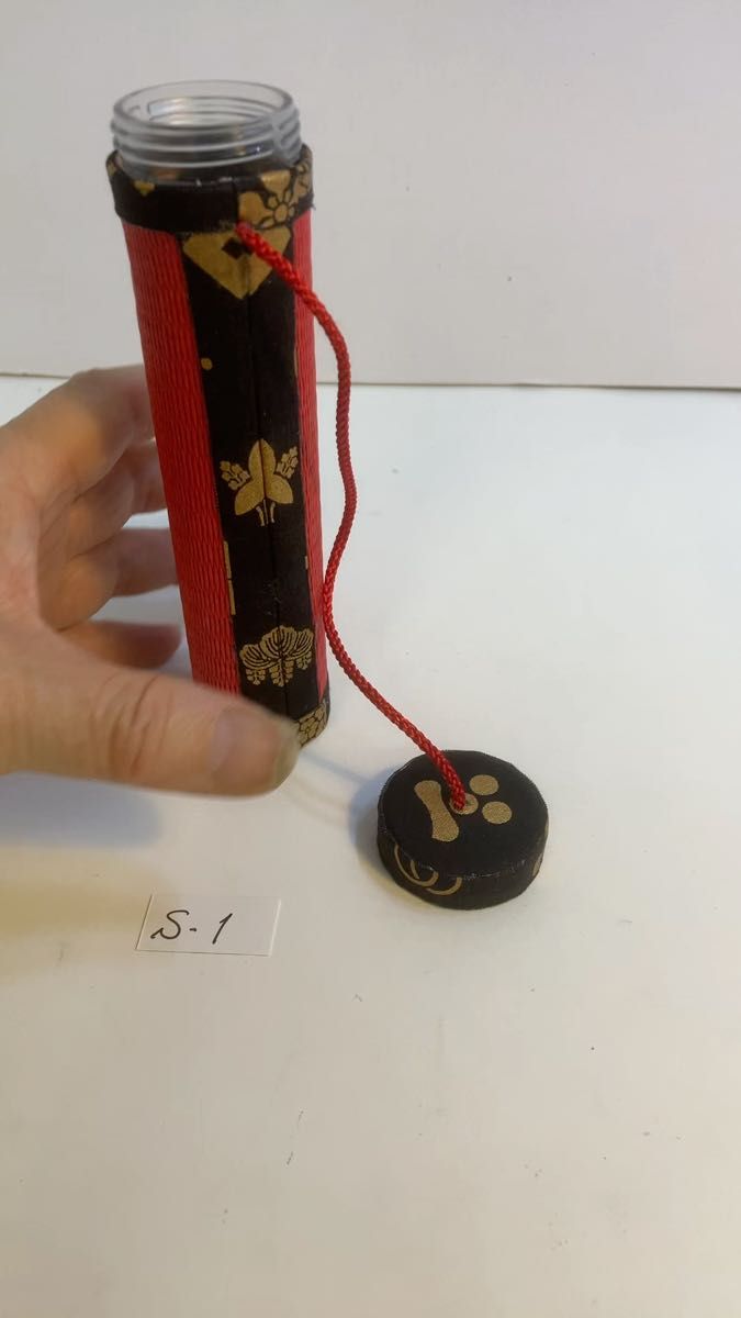 線香筒:赤メセキの和紙畳に武将家紋柄のお線香筒No.Ｓ-1