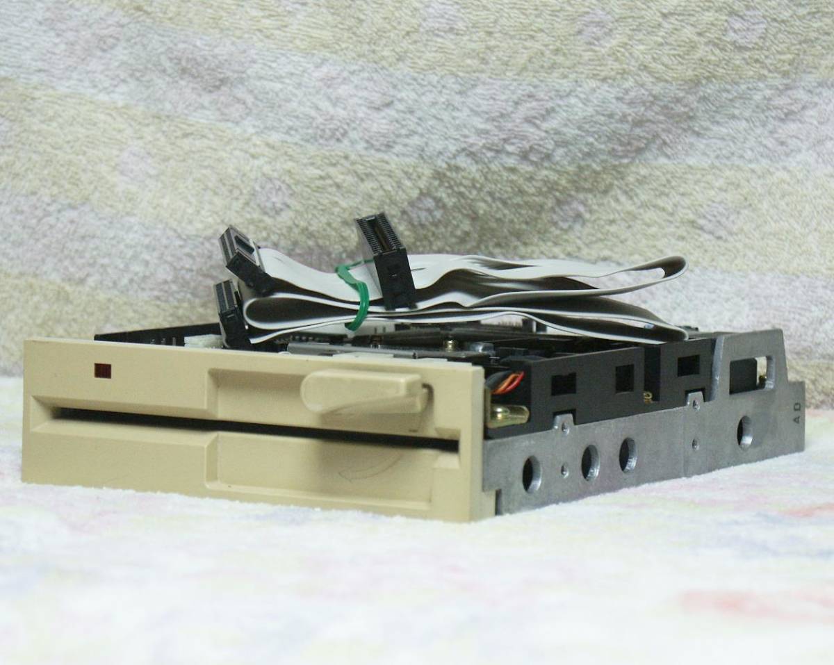 【PC周辺機器】 5.25インチフロッピーディスクドライブ と FDDケーブル のセット (DOS/V機用)_見本写真(同仕様品をお届けします)