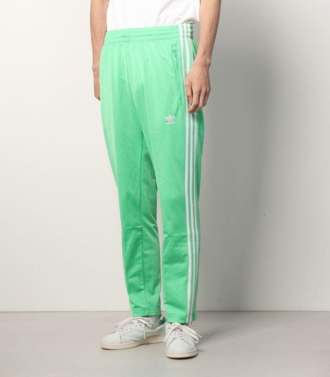 新品 アディダス ファイヤーバード 薄緑 トラックパンツ ジャージ 男性XS ジャージパンツ adidas 裾口スリット