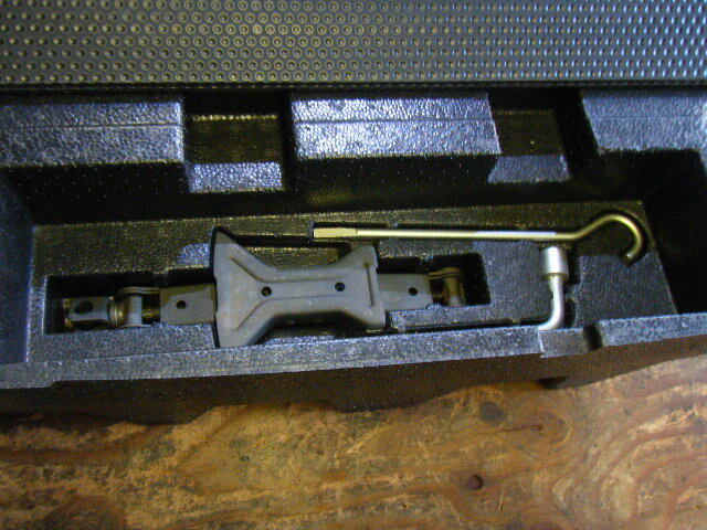  Heisei era 20 year Wagon R DBA-MH23S original loaded tool tire puncture repair tool set jack compressor box 