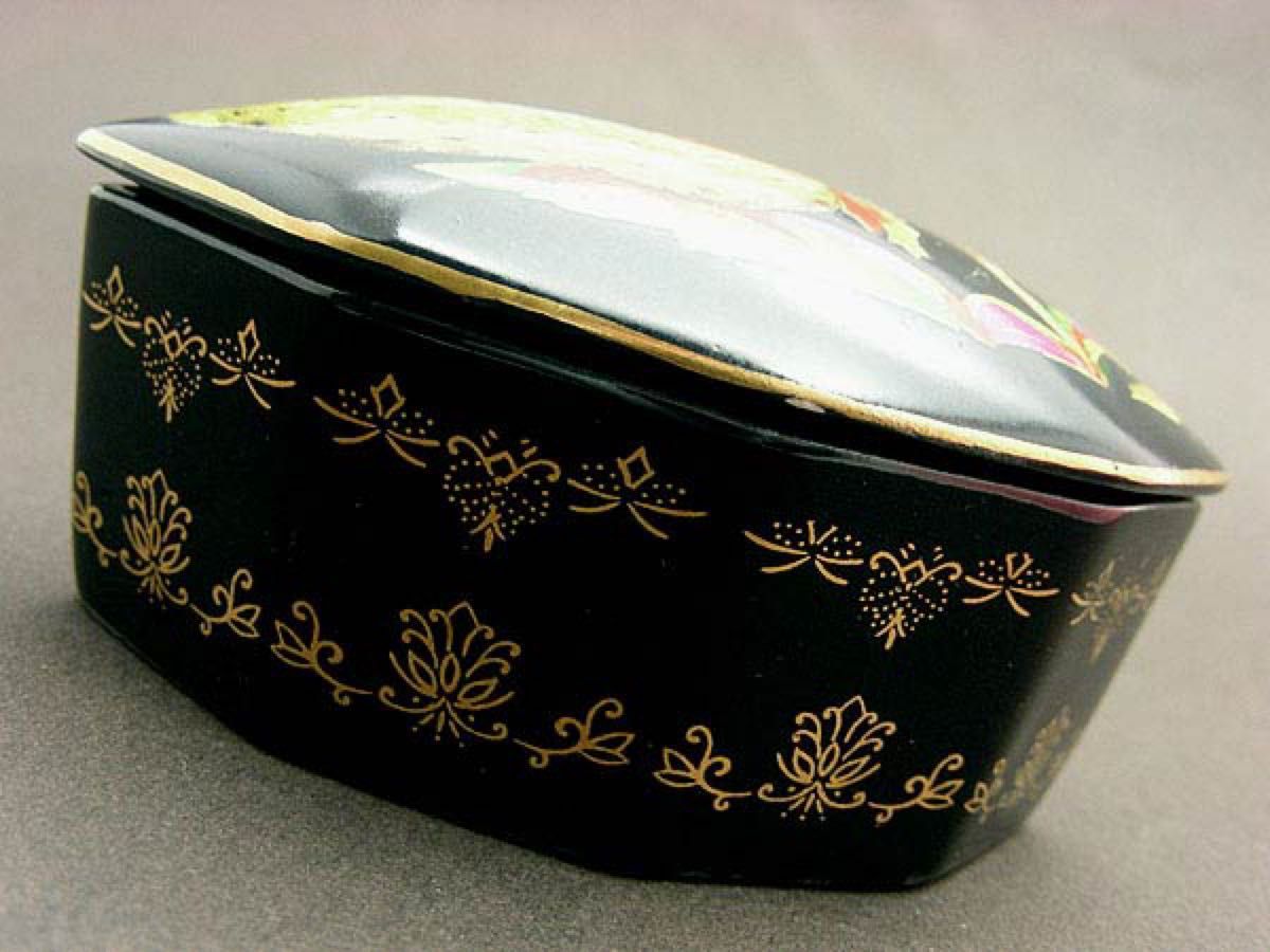 【送料無料】フランスの陶器のオルゴールのアクセサリーボックス・The Golden Bockerel 金鶏 アンティーク