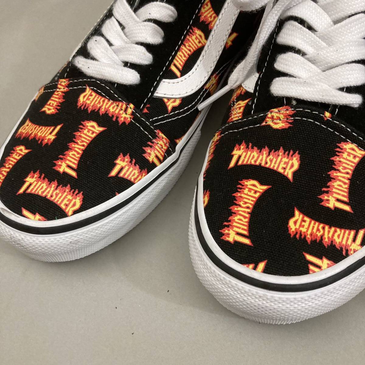 【新品未使用】バンズ VANS オールドスクール スラッシャー Thrasher コラボ ロゴ プリント キャンバス地 総柄 ブラック 28.5cm @◆の画像6