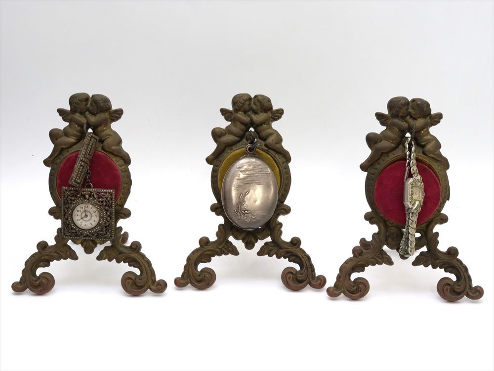 【No1343蔵出し】 『天使型ディスプレイスタンド 時計ホルダー 時計 懐中鏡 3個セット 骨董品 アンティーク』の画像1