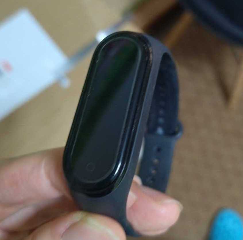 【送料無料】Xiaomi Mi band 5/6 交換用バンド 黒 3本 ＋ 3/4/5/6 用 保護フィルム 3枚 替えバンド miband Xiaomi シャオミ_画像2