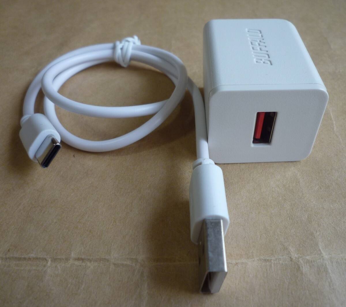 BUFFALO バッファロー USB充電器 急速充電器ACアダプター 5V 2.4A BSMPA2404LC 白 ホワイト USB-ACアダプター USB-Cケーブル付 _画像1
