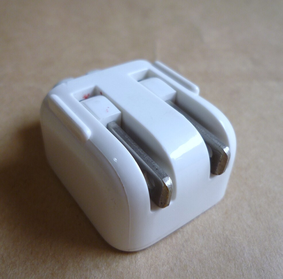Volex Apple ACアダプタ用 差込プラグ 電源用 プラグ ダックヘッド トラベルアダプタ 白 ホワイト Apple MagSafe メガネ型 アップル の画像2