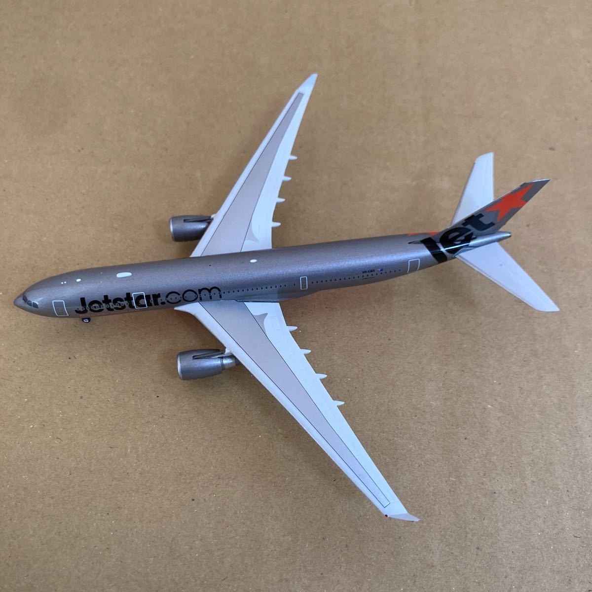 ■phoenix 1/400 Jetstar A330-200 VH-EBR【中古品】■の画像2
