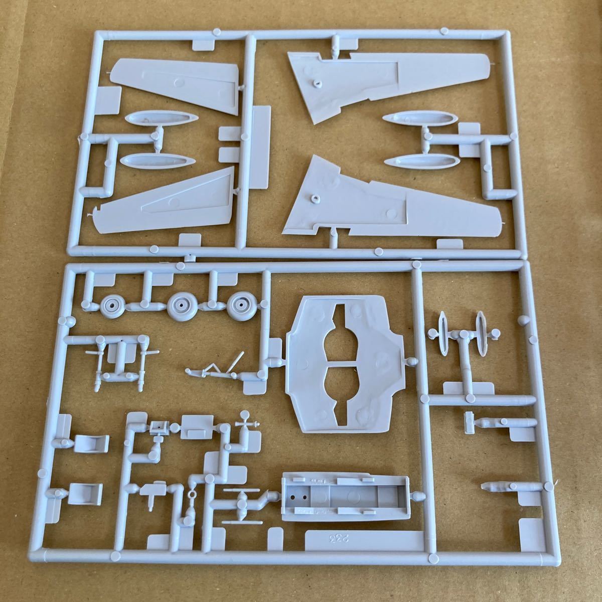 【ジャンク扱い】Heller Tsukuda HOBBY 1/72 世界名機シリーズ ドイツ空軍 メッサーシュミット Me262 Bla/U1 プラモデルキット部品数未確認_画像8