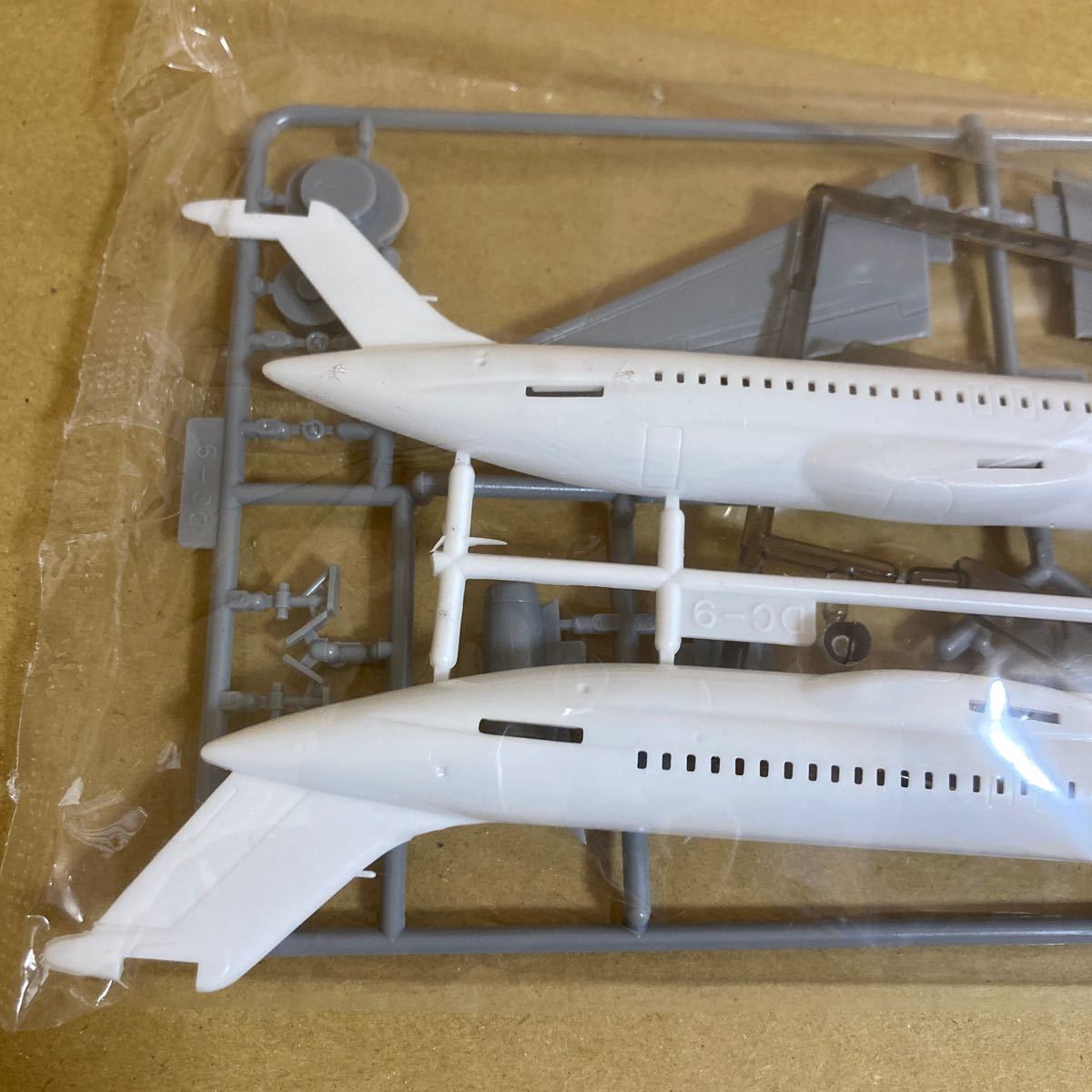 【内袋未開封】■Hasegawa 1/200 DC-9 別売エアラインデカール対応 プラモデルキット デカール無し★部品数未確認★■_画像3