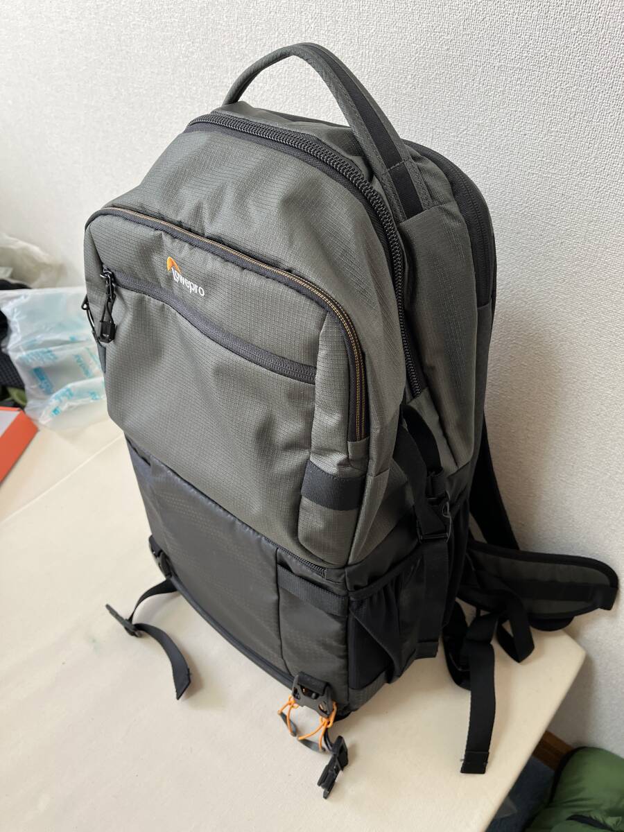 Lowepro ファストパック プロ BP250AW III バックパック グレー レインカバー付属の画像2