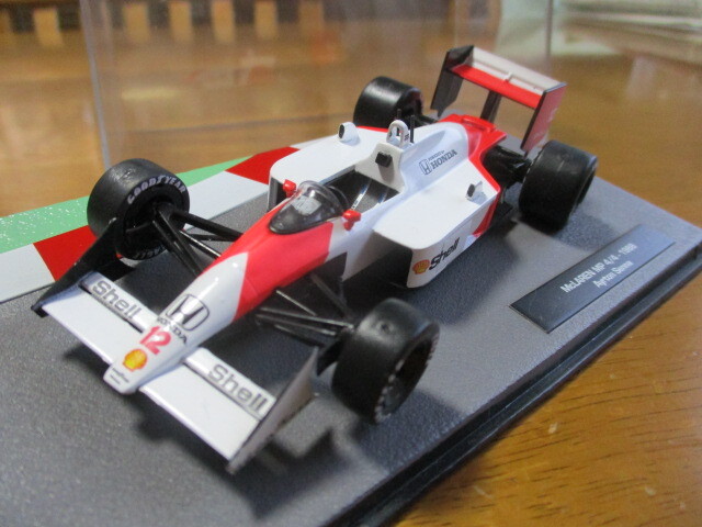 デアゴスティーニ　　1/43　「　マクラーレン　MP4/4　」　　1988ｙ　アイルトン・セナ　・送料 520円（レターパック発送）　難あり_画像1