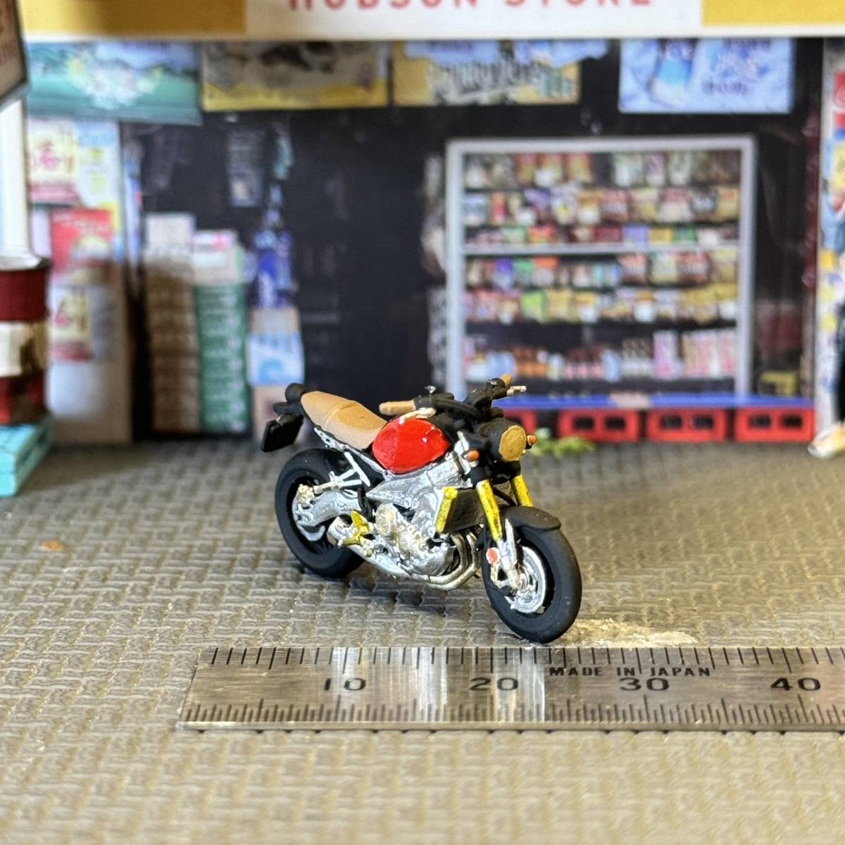 【ZZ-713】1/64 スケール ヤマハ XSR900 バイク フィギュア ミニチュア ジオラマ ミニカー トミカ_画像3