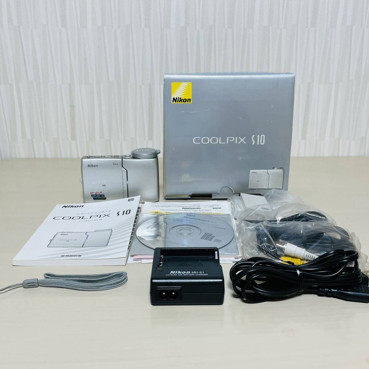 Nikon ニコン COOLPIX S10 コンパクト デジタルカメラ コンデジ デジカメ シルバー 付属品 あり_画像1
