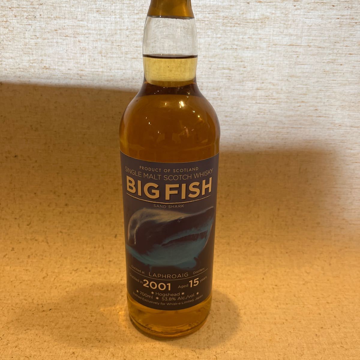 ラフロイグLAPHROAIG 2001 15yo BIG FISH 53.8% Whisk-e _画像3