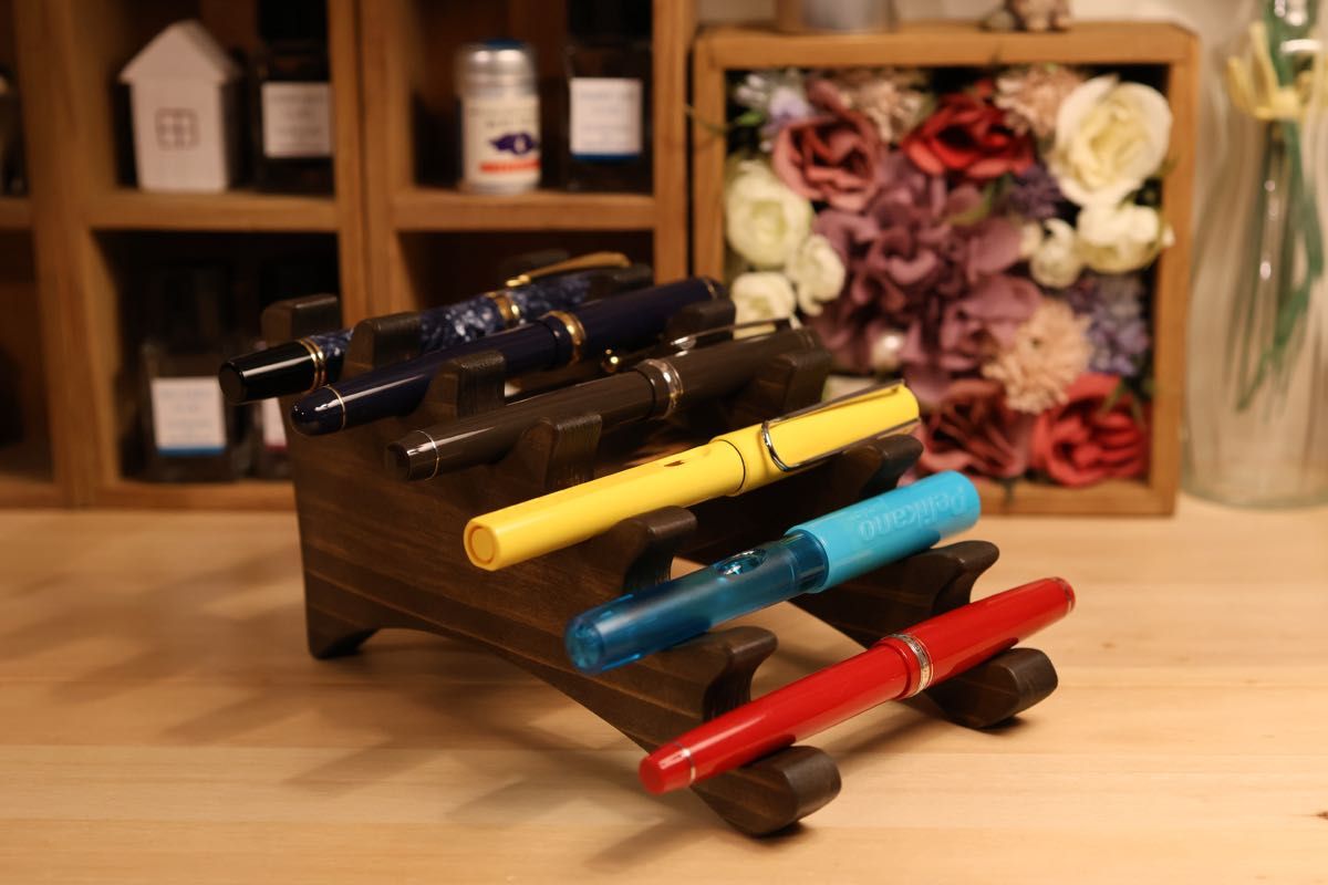 木製 万年筆 置き ボールペン ガラスペン 展示 ラック スタンド ハンドメイド アンティーク ビンテージ 色彩雫 70jaco
