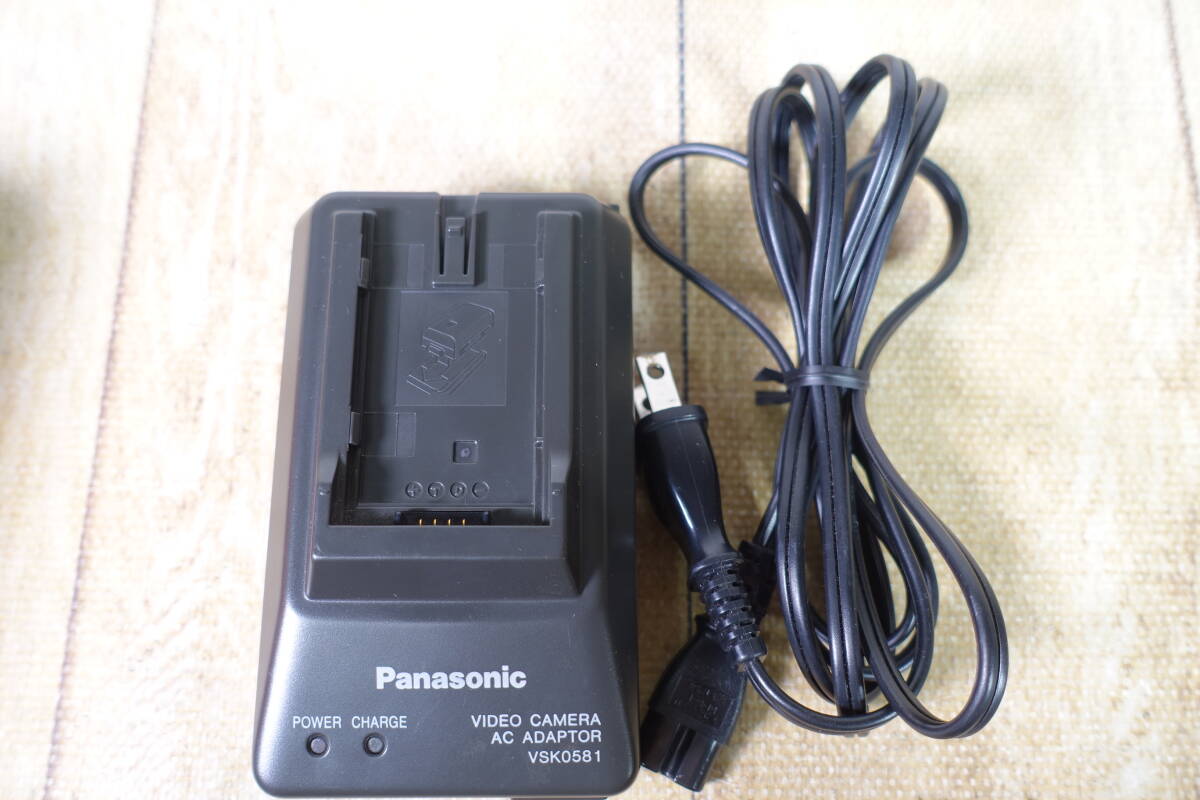 Panasonic VSK0581 バッテリー充電器 パナソニック 動作確認済み　管理番号8109_画像2