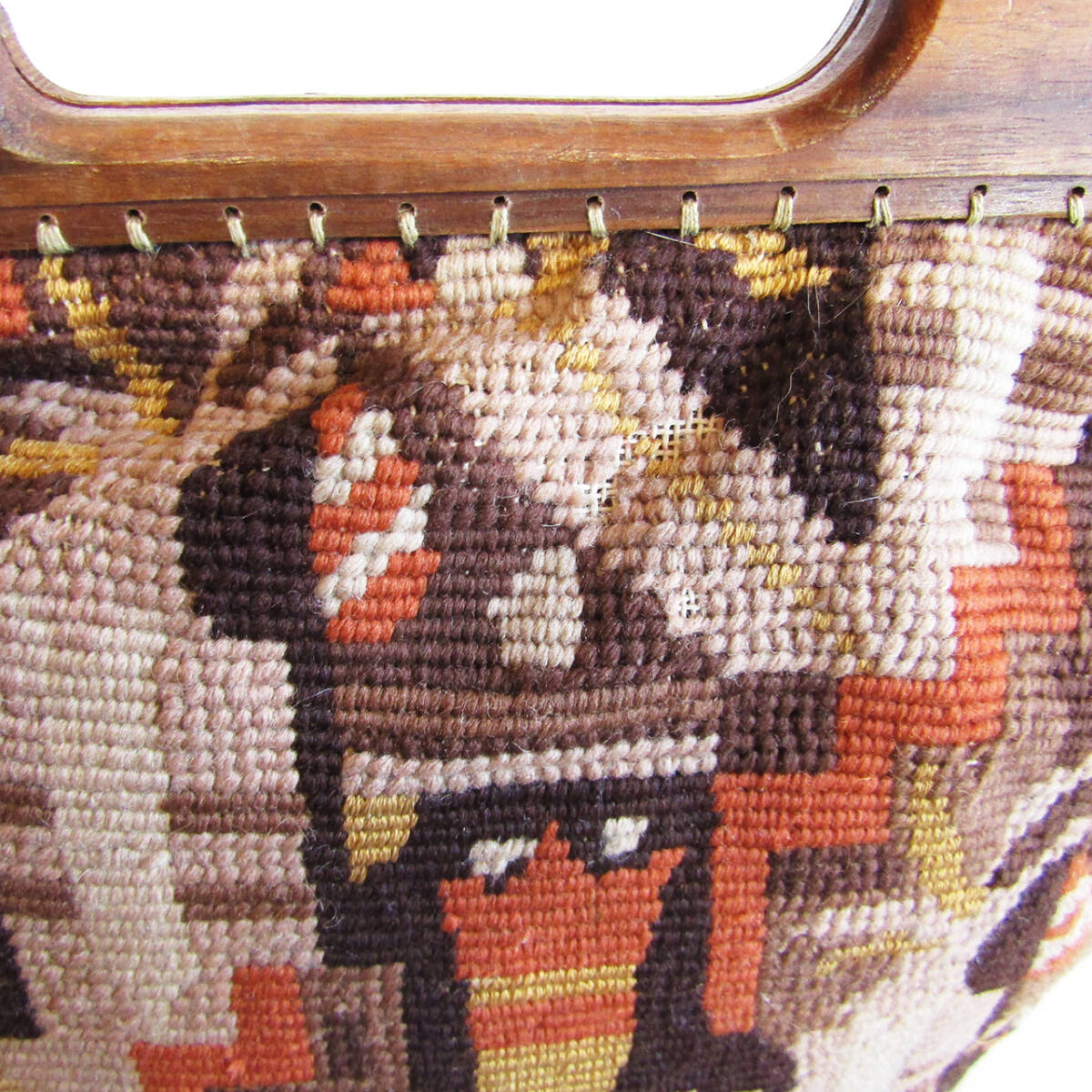 ★Vintage wooden crocodile ethnic design gobelin bag_画像9