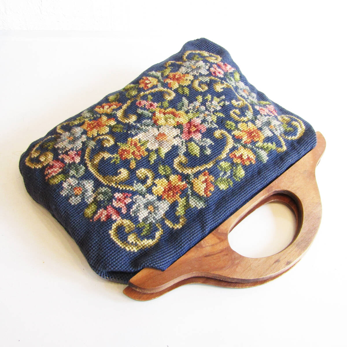 ★Vintage wooden handle flower design needlepoint handbag_画像2