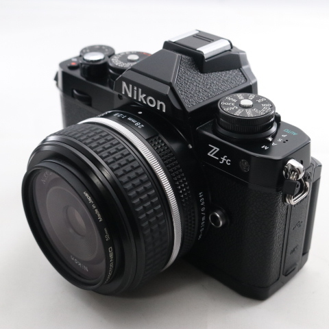 Nikon беззеркальный однообъективный Z fc черный 28mm f/2.8 Special Edition комплект 