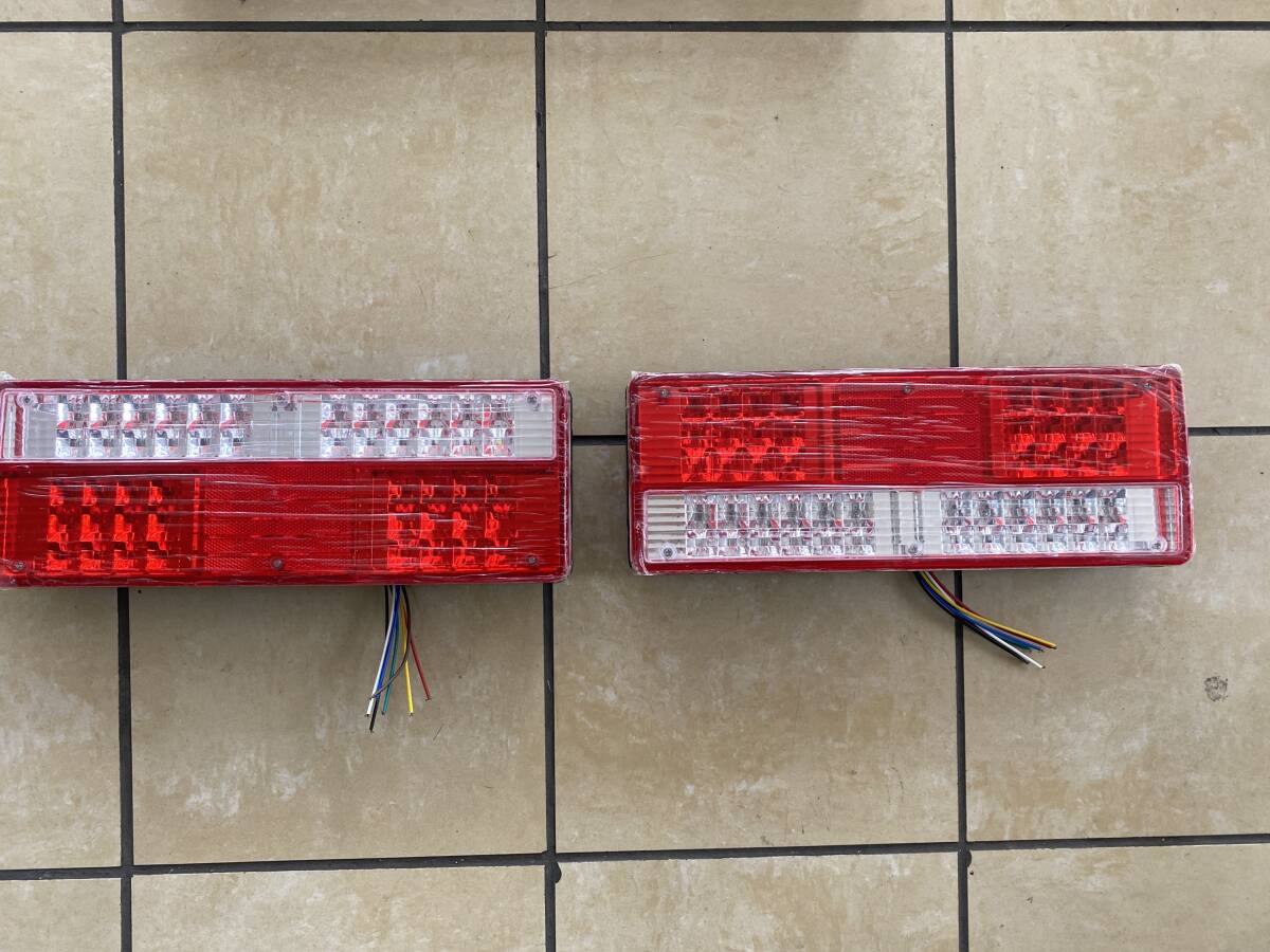 * all-purpose red white combination tail lamp LED tail lamp left right set 12V light Toraja to trailer truck van all-purpose installation free *