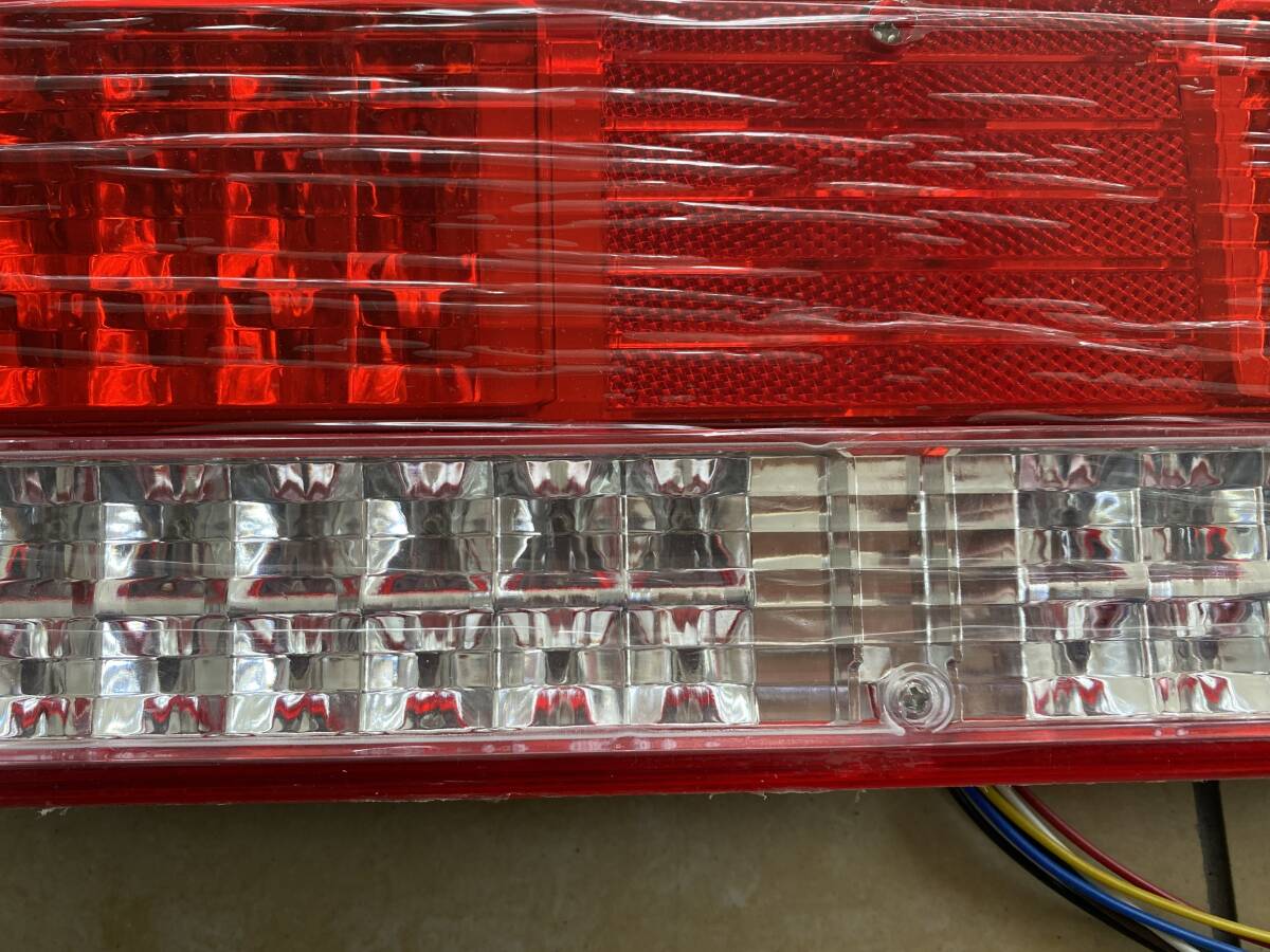 * all-purpose red white combination tail lamp LED tail lamp left right set 12V light Toraja to trailer truck van all-purpose installation free *