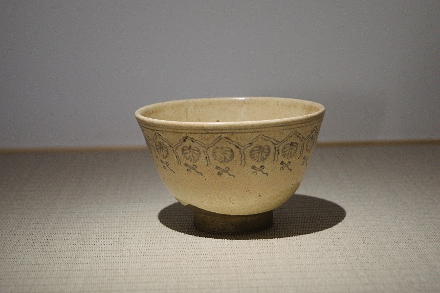 Yahoo!オークション - 尾戸焼 象嵌茶碗 (江戸時代) Yahoo!オークション - 尾戸焼 象嵌茶碗 (江戸時代)