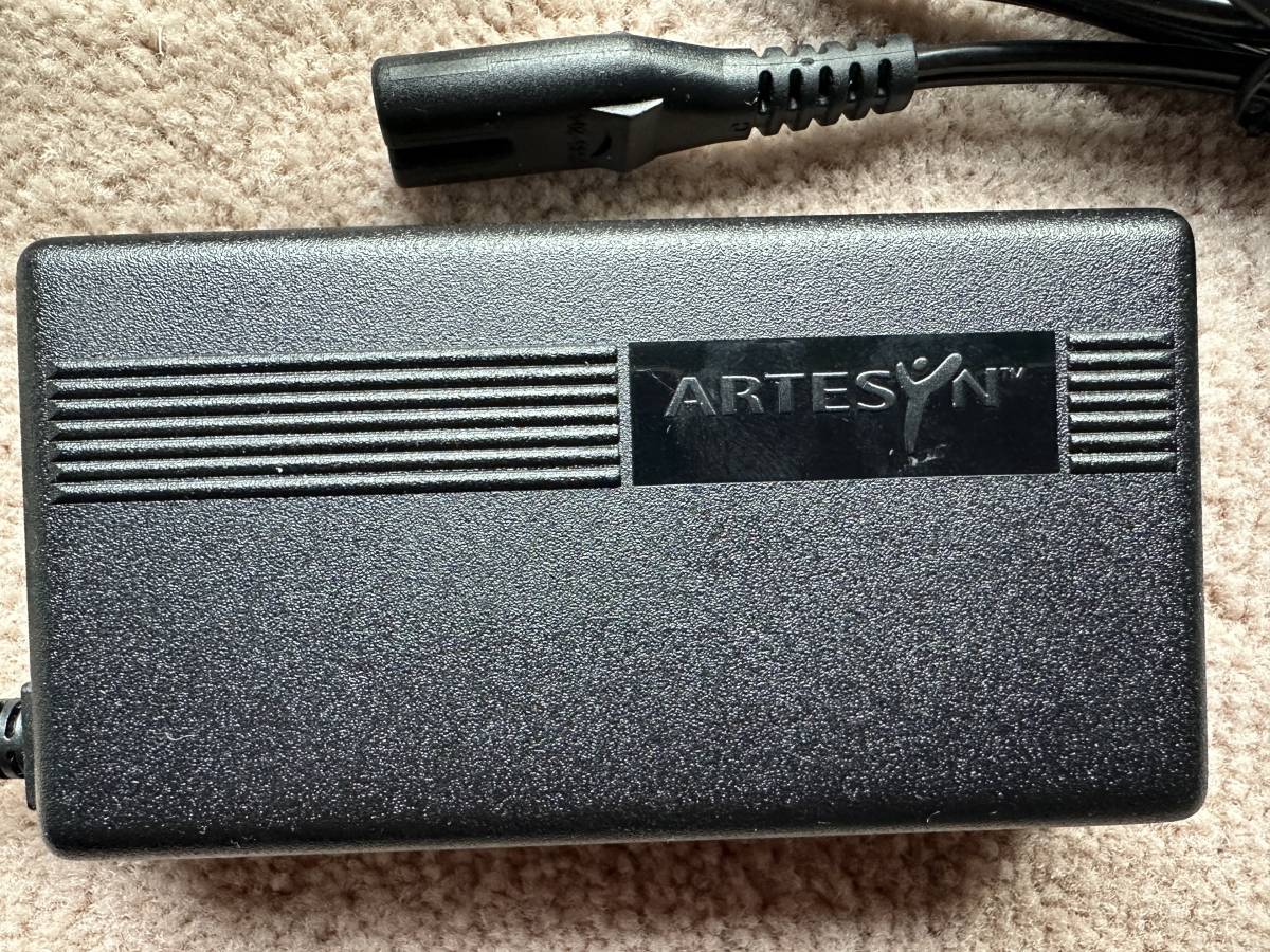 ! Artesyn 5 pin AC adaptor SSL20-7660 output 5V*0.9A|12V*0.8A|5V*0.05A