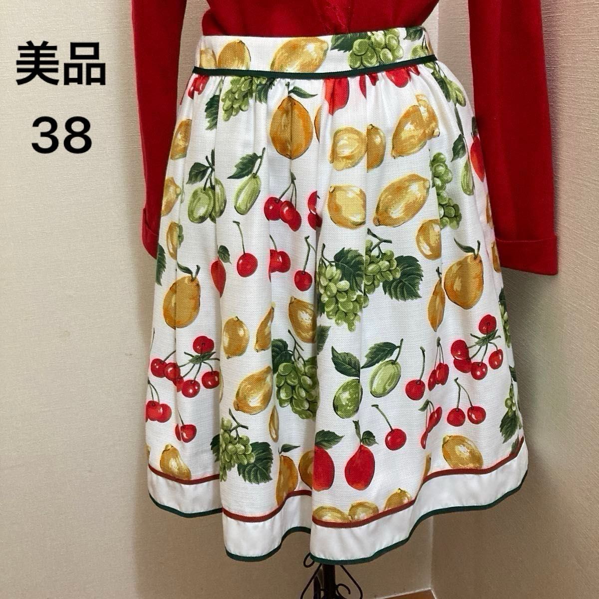 エムズグレイシー フレアースカート 美品 エムズグレイシー フレアスカート 膝丈 38 果物柄スカート