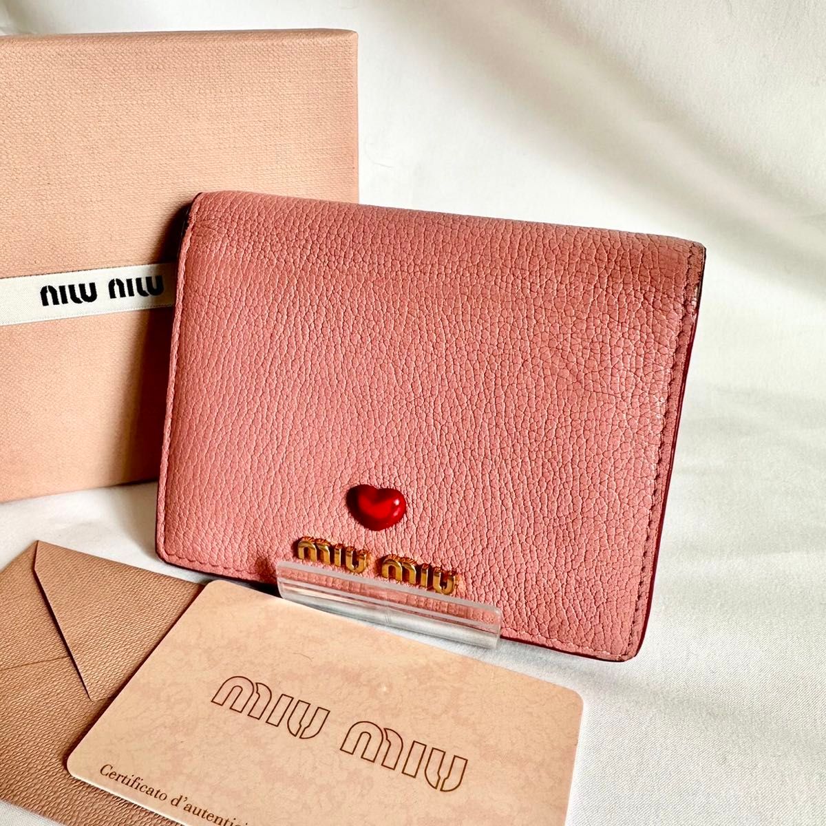 【人気】miumiu 財布　ピンク　ミュウミュウ　ウォレット　ハート　マドラス レザー　ラブ