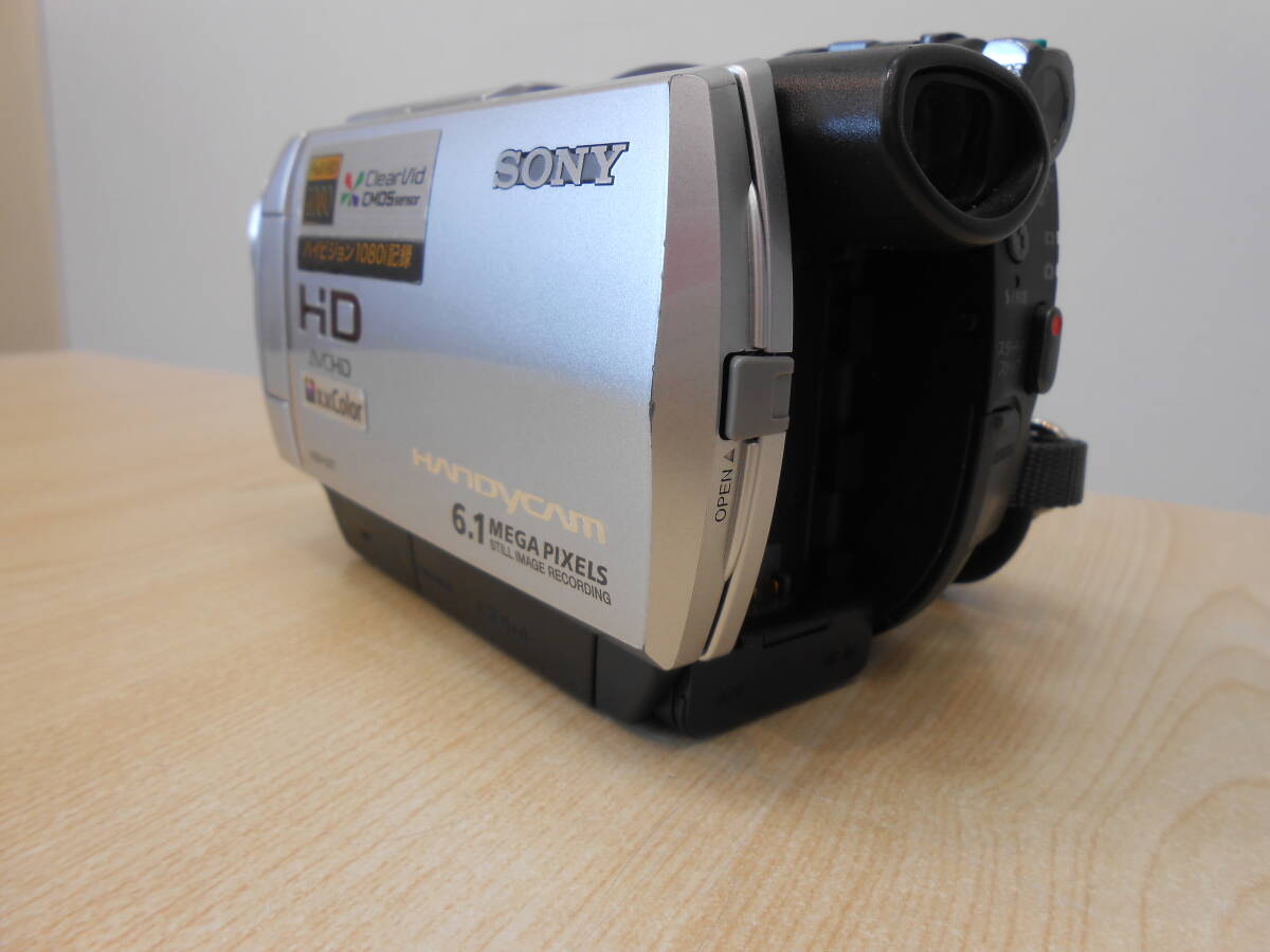 24248 中古 整理品 SONY ソニー HANDYCAM HDR-UX7 デジタルHD ビデオカメラ シルバー 2007年製 通電確認済_画像3