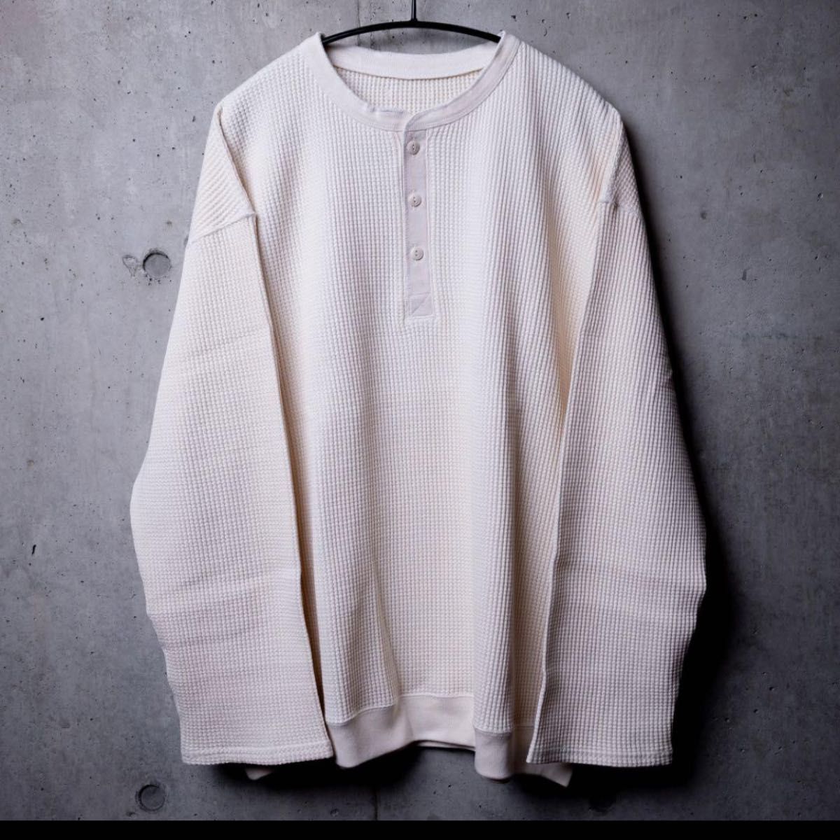 新品 未使用 試着のみ kinema waffle henley neck ナチュラル S 新品 未使用 試着のみ kinema waffle henley neck ナチュラル S