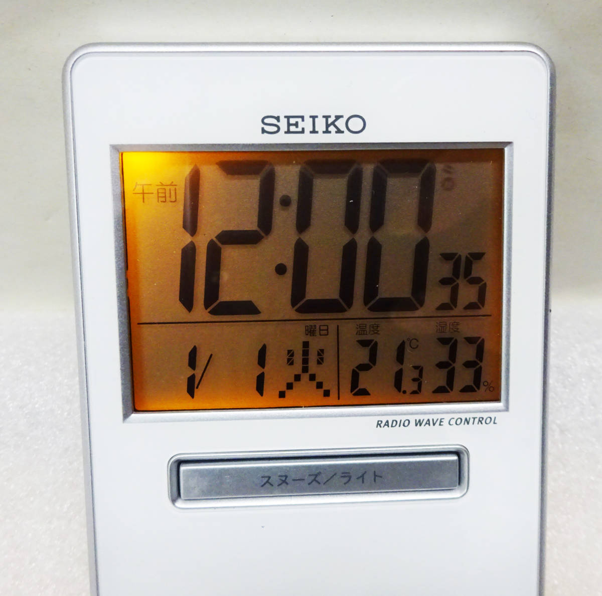 ◆ 未使用 保管品 SEIKO セイコー クロック 目覚まし時計 トラベルクロック SQ699W デジタル カレンダー 温度 湿度 表示◆220円で発送可能_画像2