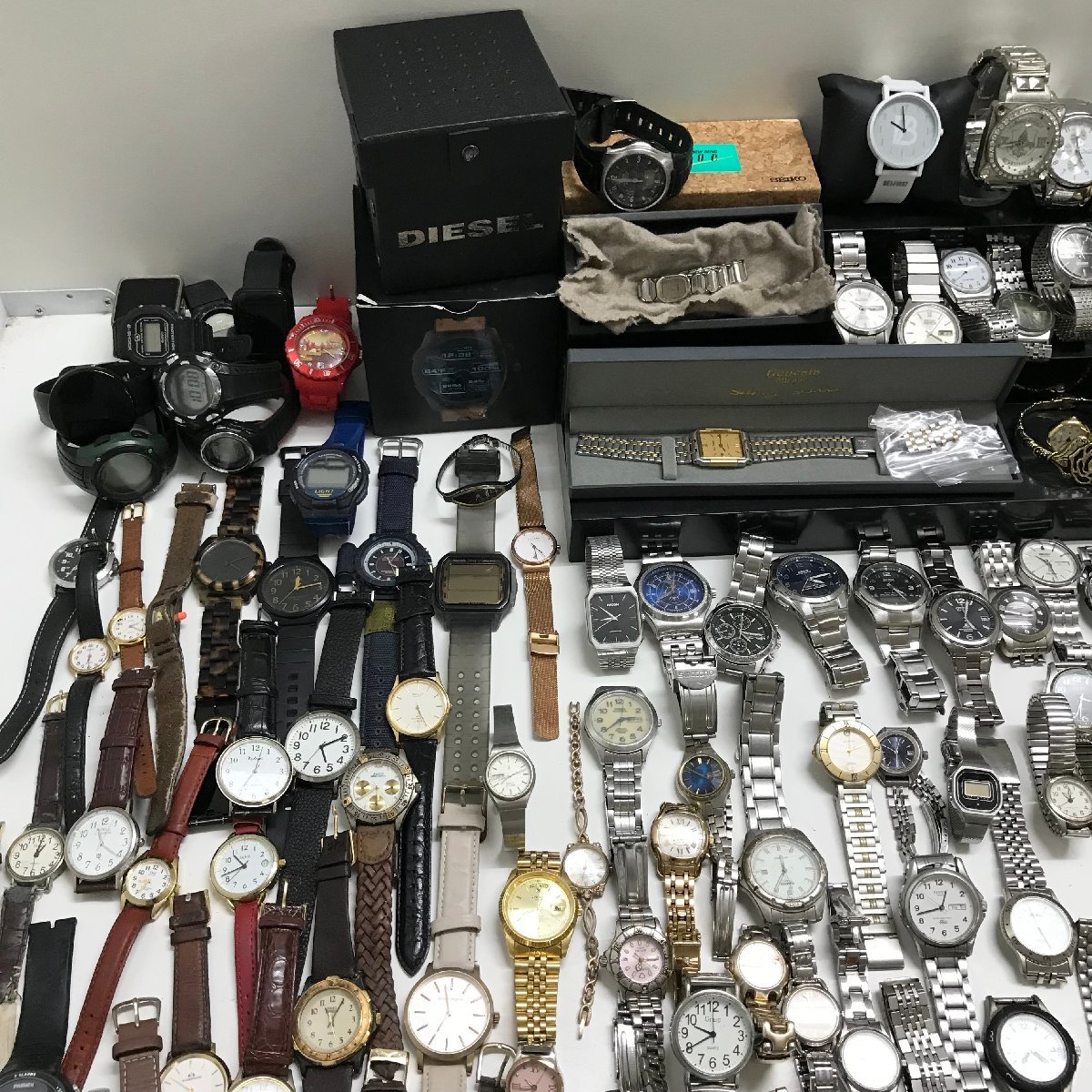 ◆【ジャンク品】 ブランド腕時計 大量 まとめ売り 230本 約12kg SEIKO/CASIO/CITIZEN/DIESEL その他多数 電池切れ等あり 現状品 (GB)_画像2