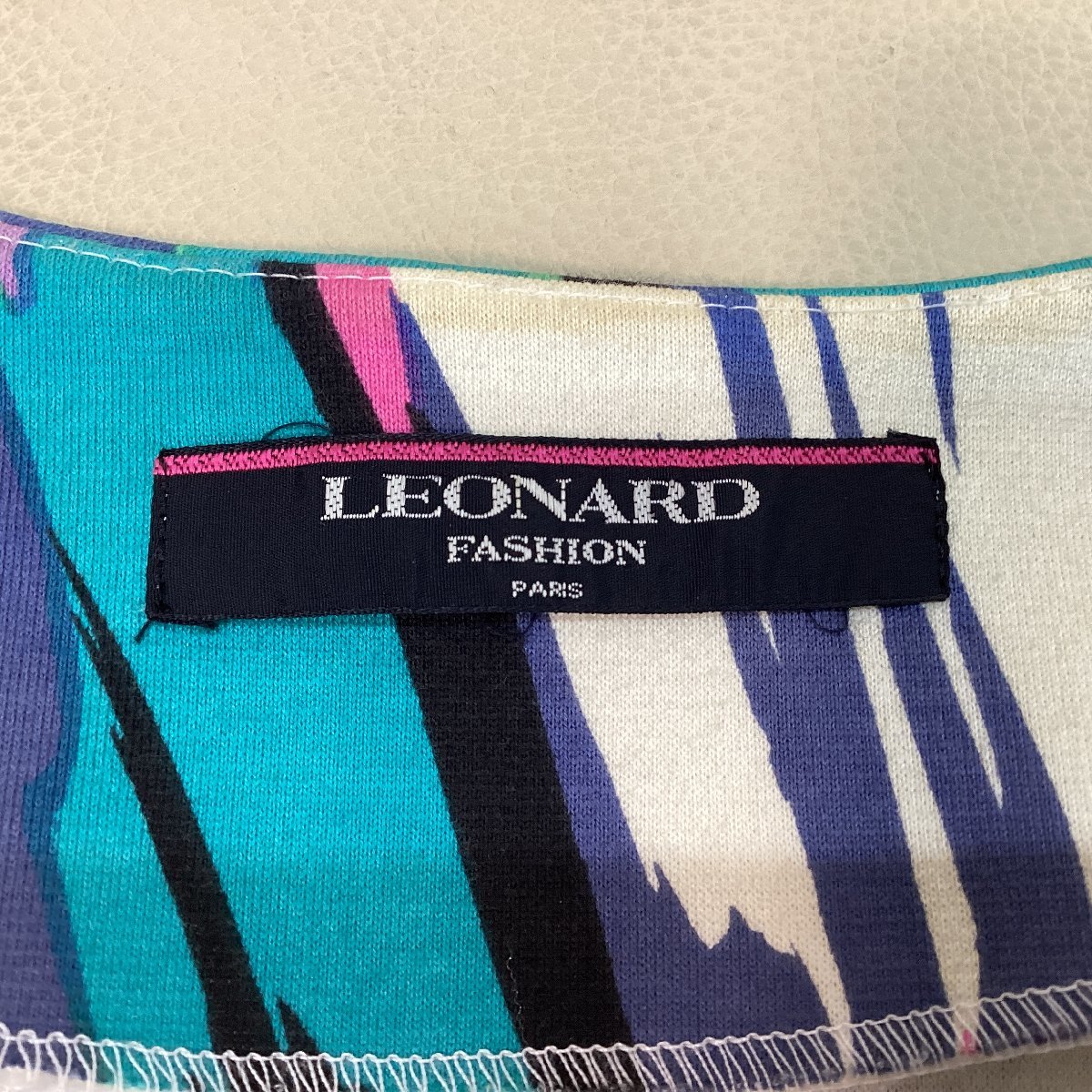 ■高級 LEONARD レオナール 総柄 ノーカラージャケット コットン 綿 ミセス レディース サイズ11AR お花 植物 マルチカラー■_画像5