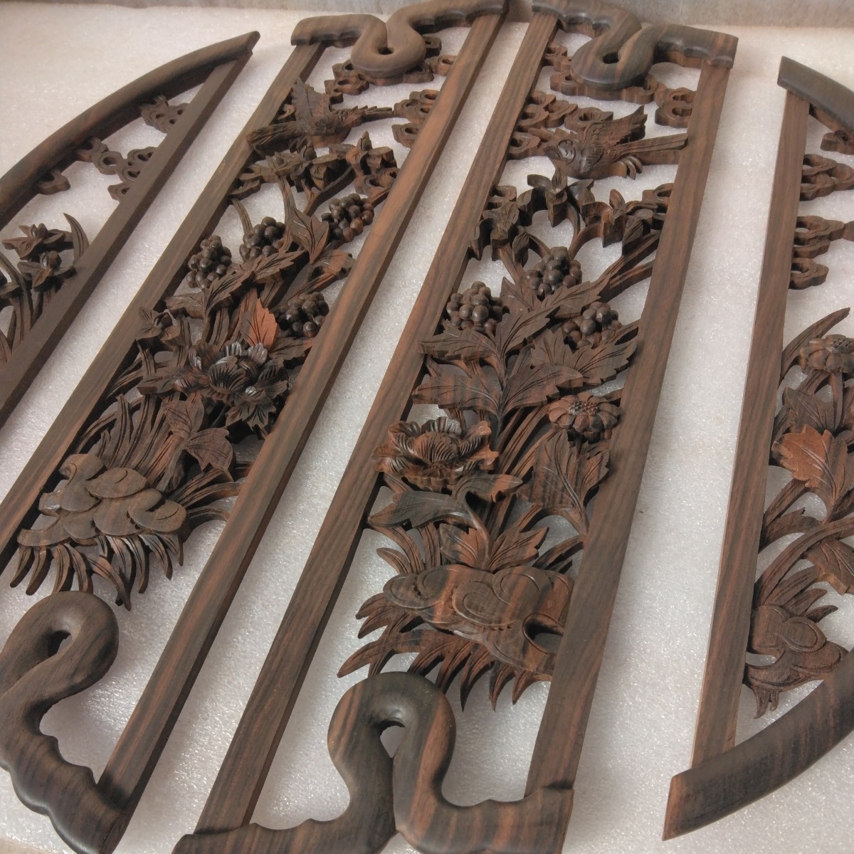 【送料込み】黒檀 透かし彫り飾り板4枚 管理番号（1538）デッドストック 木製彫刻 生地仕上の画像1