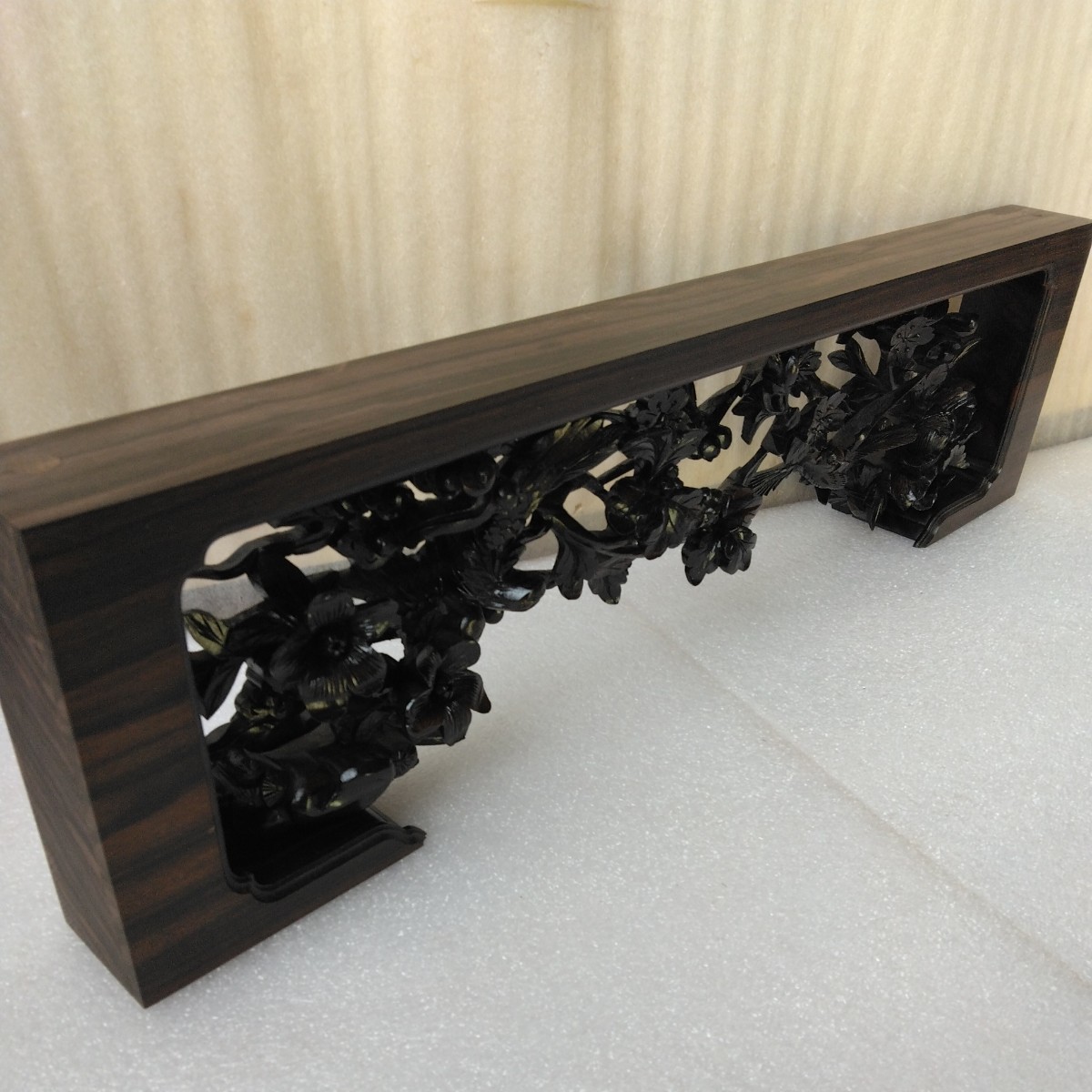 [ postage included ] ebony ... carving decoration board control number (1545) dead stock wooden sculpture middle sculpture coating finish width 50.5.× height 13.6.× thickness 4.3~5.5.