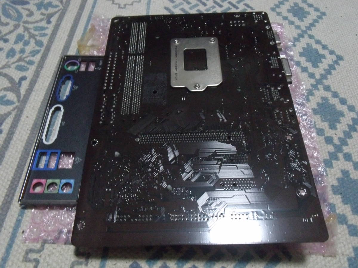 【即決・送料込み】GIGABYTE GA-H81M-D3V-JP REV 1.00 LGA1150 Micro ATX マザーボード IOバックパネル付属 動作品_画像6