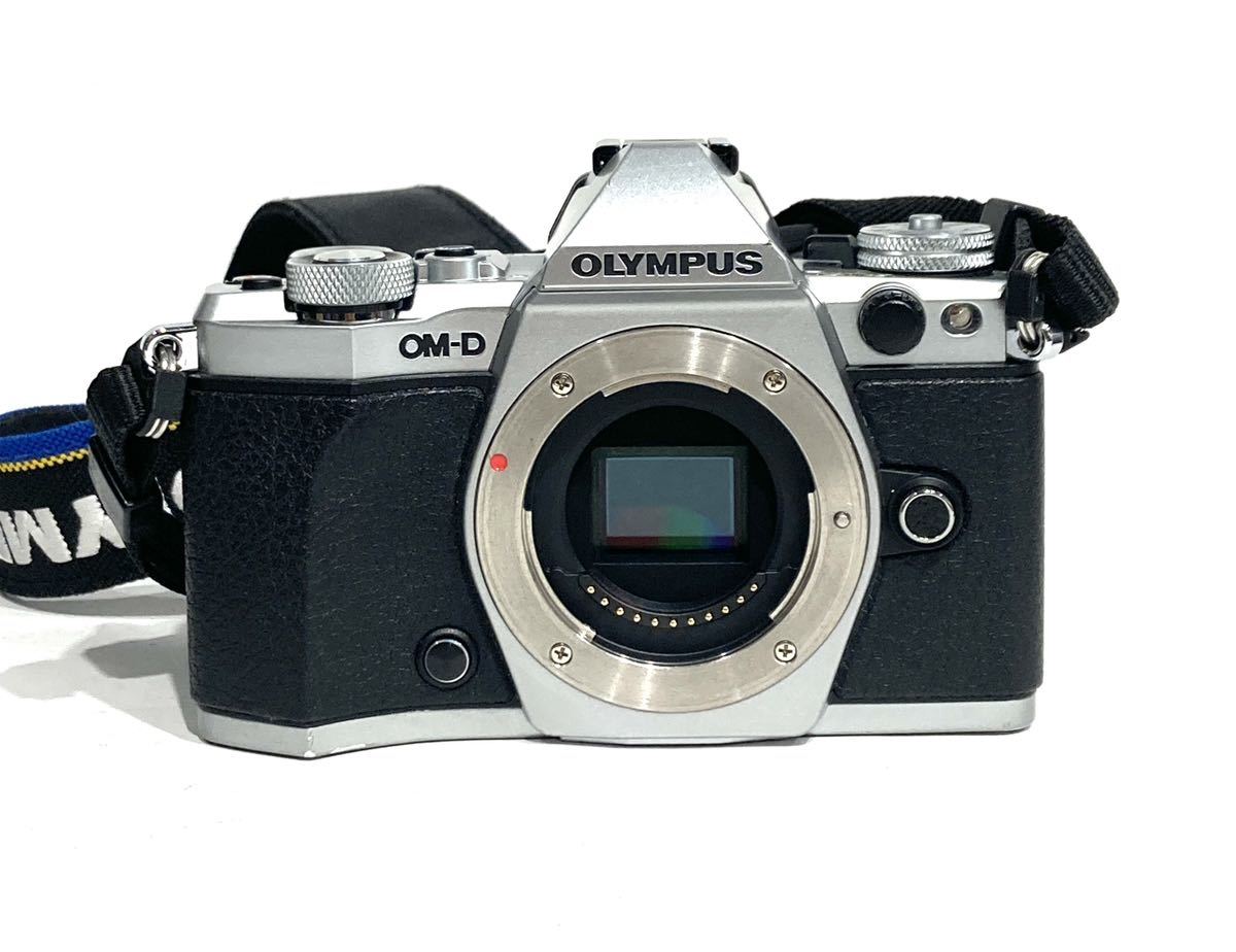 bk-593 OLYMPUS OM-D E-M5II ミラーレス一眼カメラ M.ZUIKO DIGITAL 12-40mm f2.8 40-150mm f4-5.6 14-42mm 1:3.5-5.6レンズ付属(Y188-1)_画像2