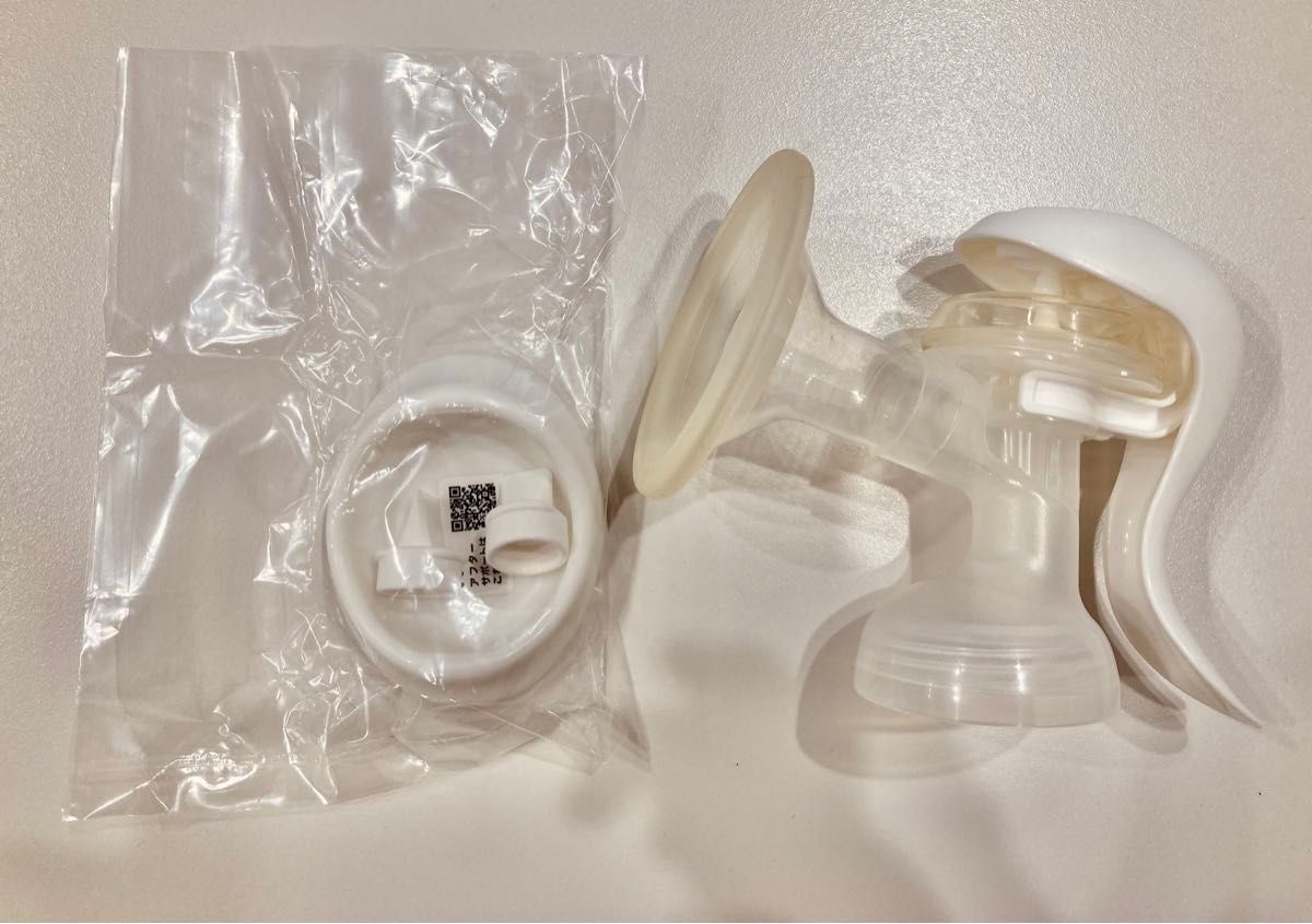 ピジョン 母乳アシスト 手動さく乳器　母乳保存用哺乳びんキャップ等  搾乳器