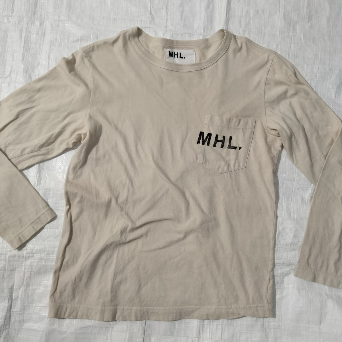 MHL. PRINTED JERSEY　長袖　tシャツ MHL マーガレットハウエル Tシャツ　ポケット付　ステンシル　ライトベージュ　ロングスリーブ　丸首_画像1