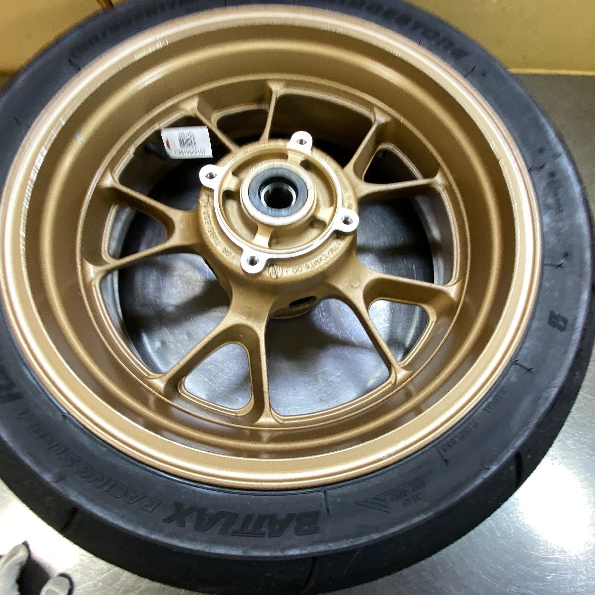 ZZ-R1400 リアホイール、良品 17ｘ6.00☆ZXT40D_画像2