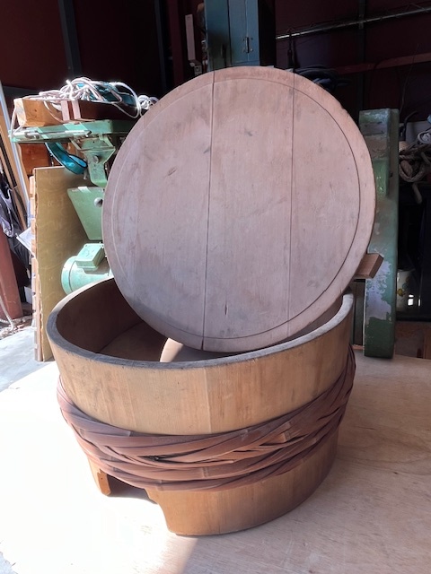 木桶 (610×610×33.5） 蓋付　桶　樽　タライ　木製　木桶　寿司桶　飯台　昭和レトロ　古民具　時代物　_画像6