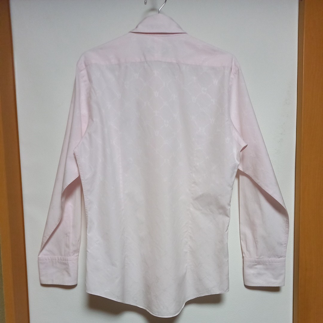 希少　バーバリー　ブラックレーベル　モノグラムシャドー総柄　長袖ドレスシャツ　ホースロゴ×3　サイズ　2(M)　薄ピンク　_画像2
