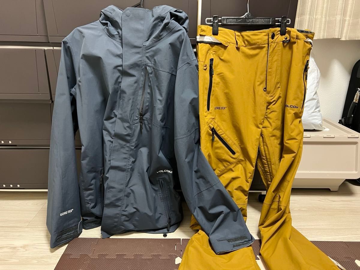 VOLCOM GORE-TEX ウェア 上下セット スノーボード グレー 辛子色 VOLCOM GORE-TEX ウェア 上下セット スノーボード グレー 辛子色