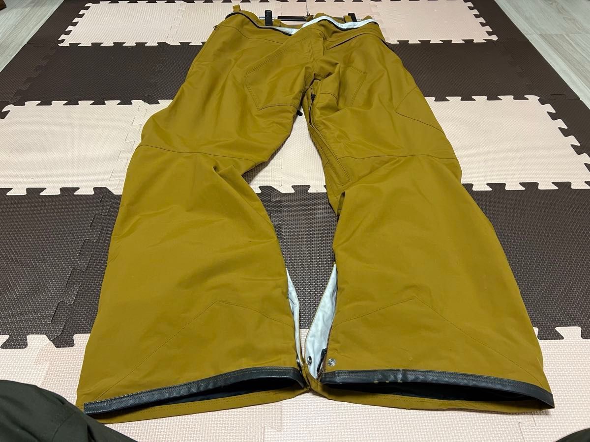 VOLCOM GORE-TEX ウェア 上下セット スノーボード グレー 辛子色 VOLCOM GORE-TEX ウェア 上下セット スノーボード グレー 辛子色