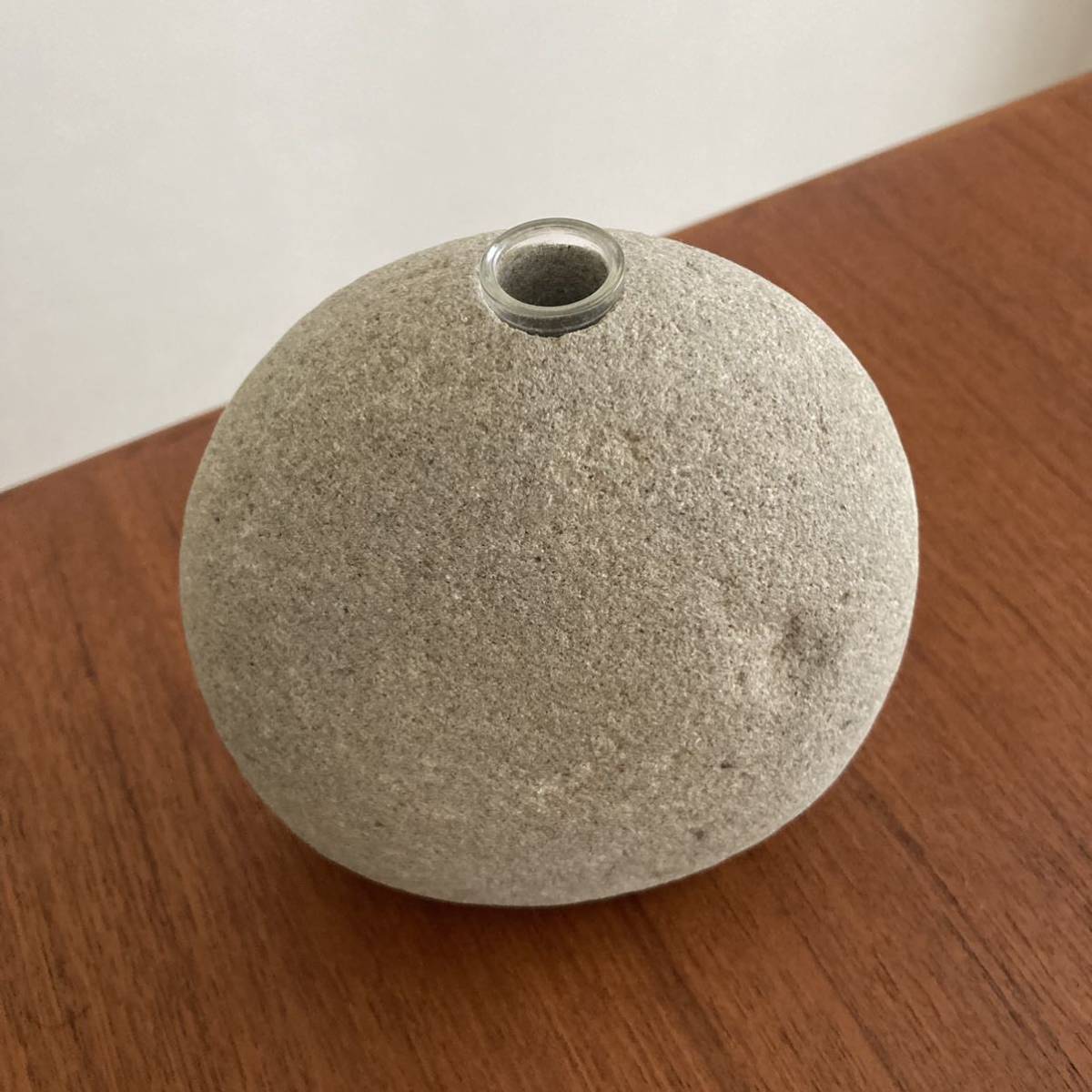  stone flower vase one wheel ..Essential Store Esse n car ru store 