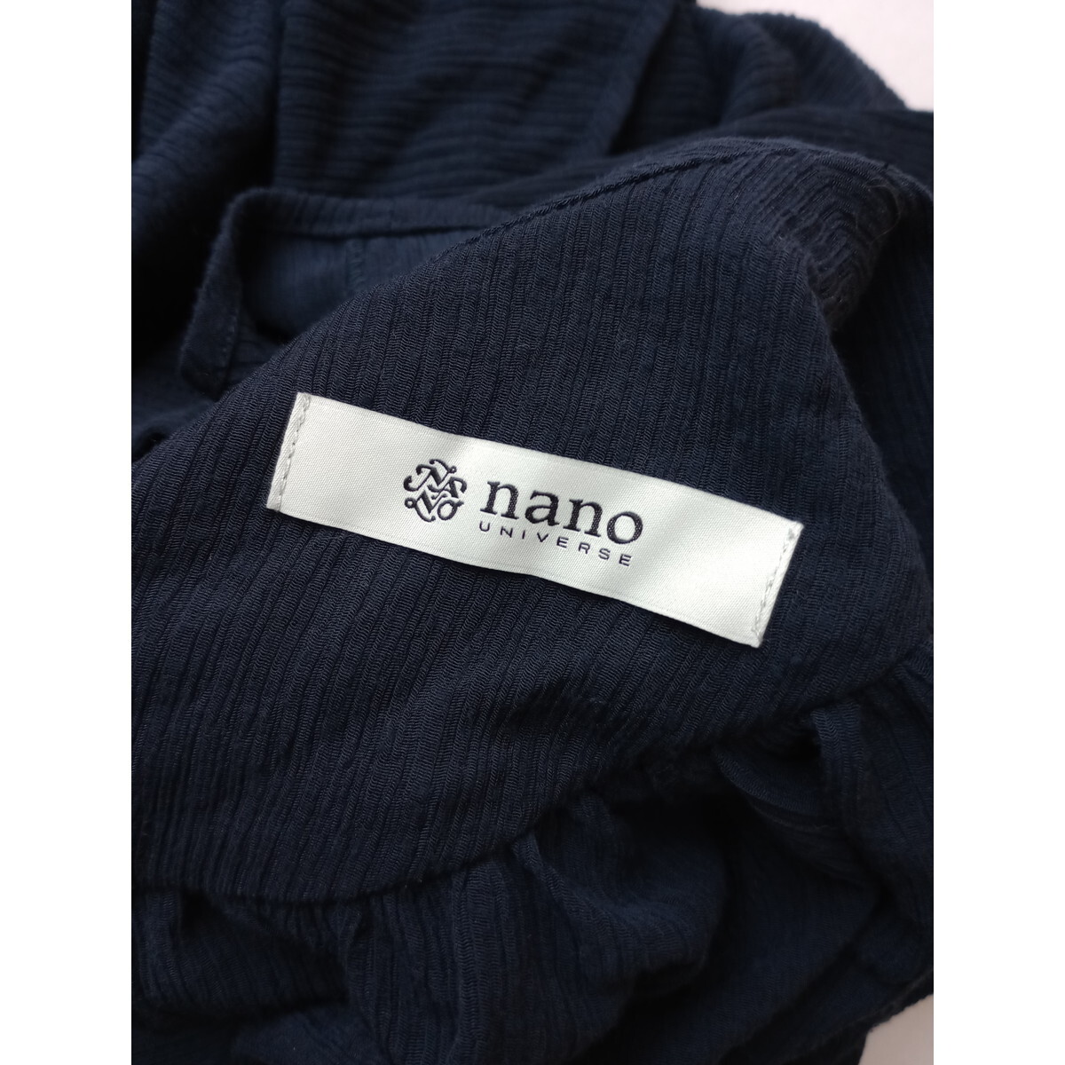 nano universe ナノユニバース「きっと、着る人の気分に寄り添う。」ボリューム袖 楊柳 ブラウス プルオーバー ネイビー 36(49K+6913)_画像5