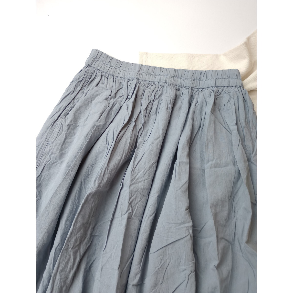 MUJI 無印良品「ふわっと軽やかになびく。」コットン 綿 100％ ギャザー ロング スカート XS-S ブルーグレー (54Y+4800)_画像2