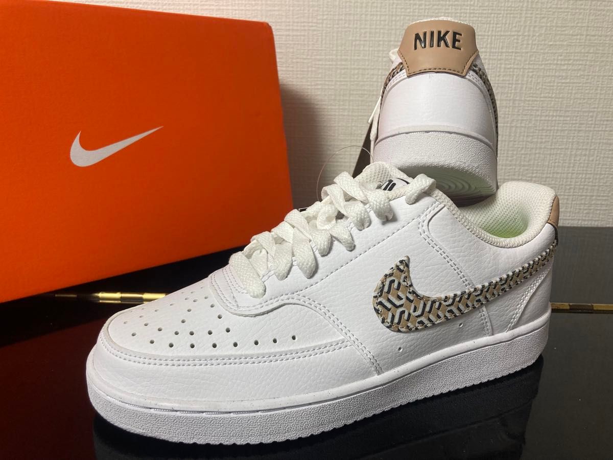 新品24cmナイキコートビジョンホワイトクリーム COURTVISION白エアフォース1AF1好きにNIKEレディーススニーカー