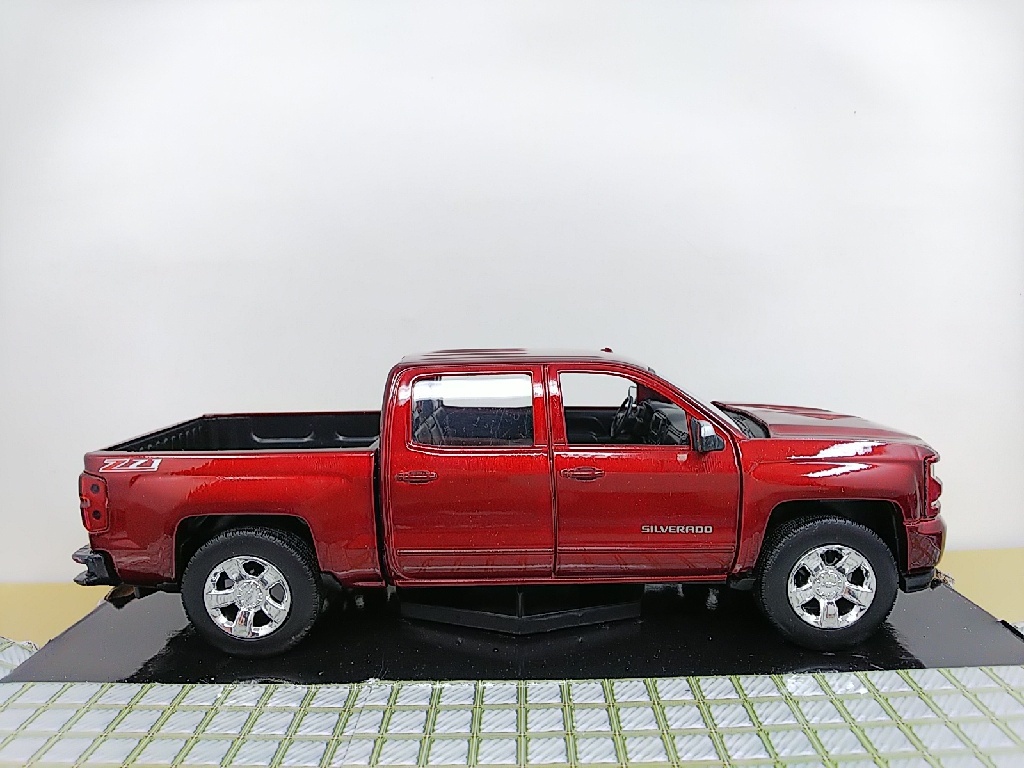 ■MOTOR MAXモーターマックス 1:27 2017 CHEVY SILVERADO 1500 LT Z71 CREW CAB レッド シェビー シルバラード ダイキャストモデルミニカー_画像4